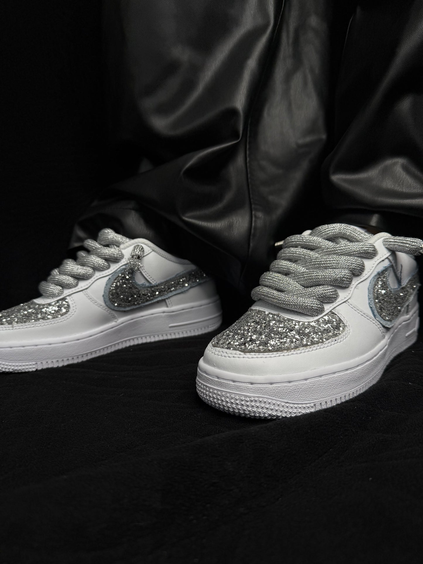 NIKE AIR FORCE 1 BRIGHT SILVER