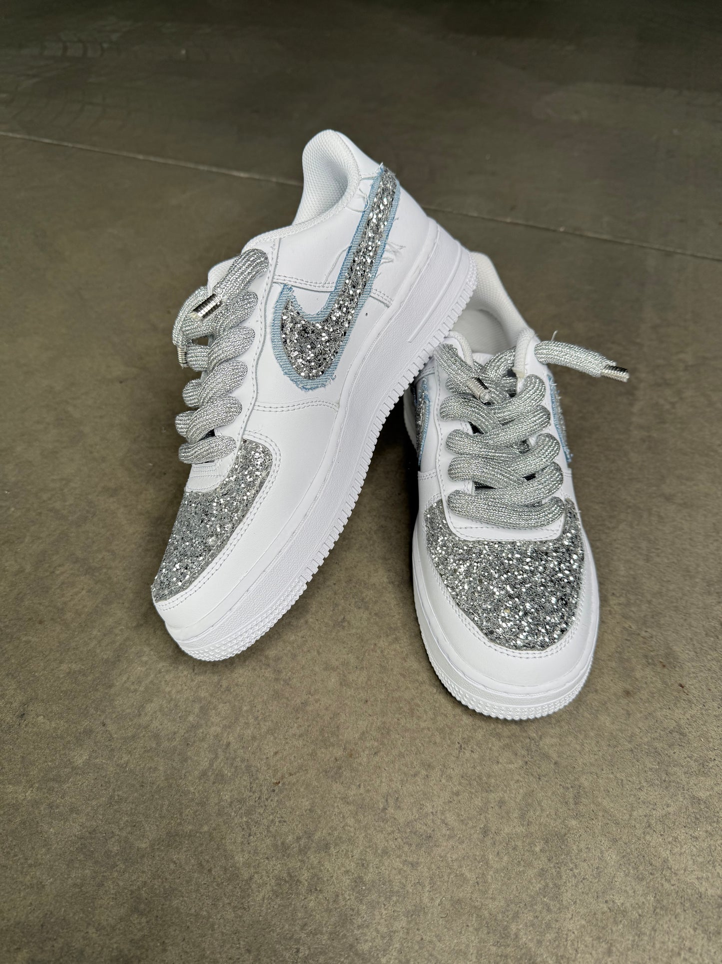 NIKE AIR FORCE 1 BRIGHT SILVER