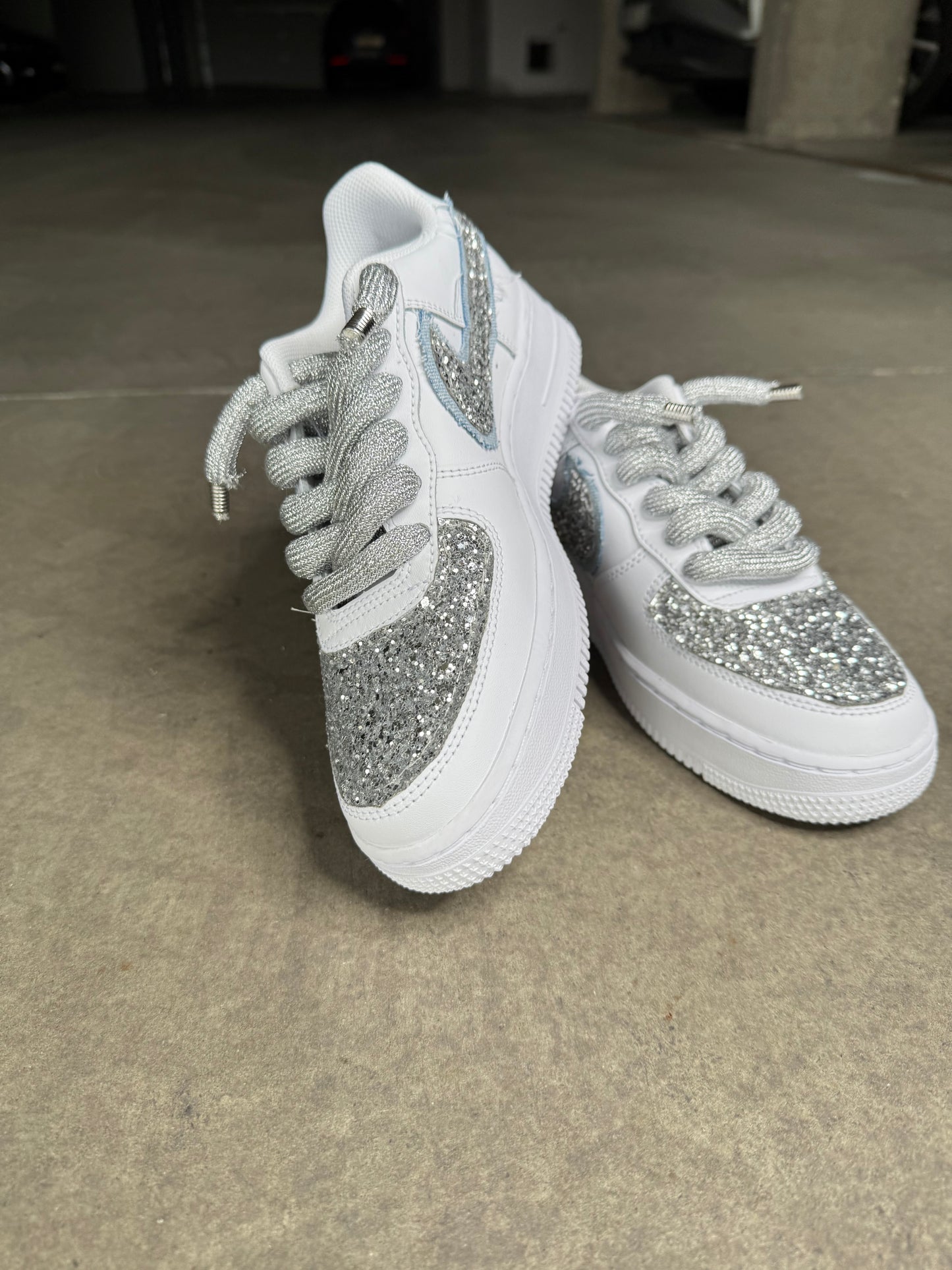 NIKE AIR FORCE 1 BRIGHT SILVER